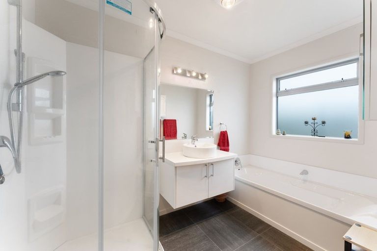 Photo of property in 27a Tukapa Street, Westown, New Plymouth, 4310