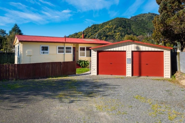 Photo of property in 48 Wairau Road, Picton, 7220