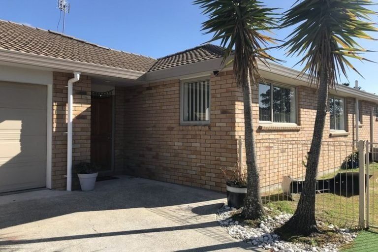Photo of property in 48 Castlefinn Drive, Weymouth, Auckland, 2103