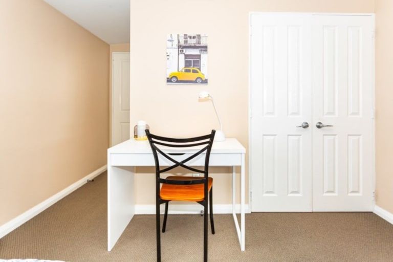 Photo of property in 8c Broadbent Street, Riccarton, Christchurch, 8041