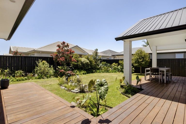 Photo of property in 16 Hiria Crescent, Papamoa Beach, Papamoa, 3118