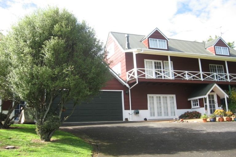 Photo of property in 16 Gwenand Place, Botany Downs, Auckland, 2010