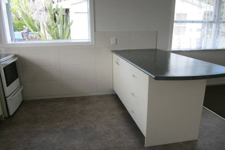 Photo of property in 40 Farquhar Road, Glendene, Auckland, 0602