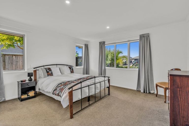 Photo of property in 11 Kaurinui Crescent, One Tree Point, 0118