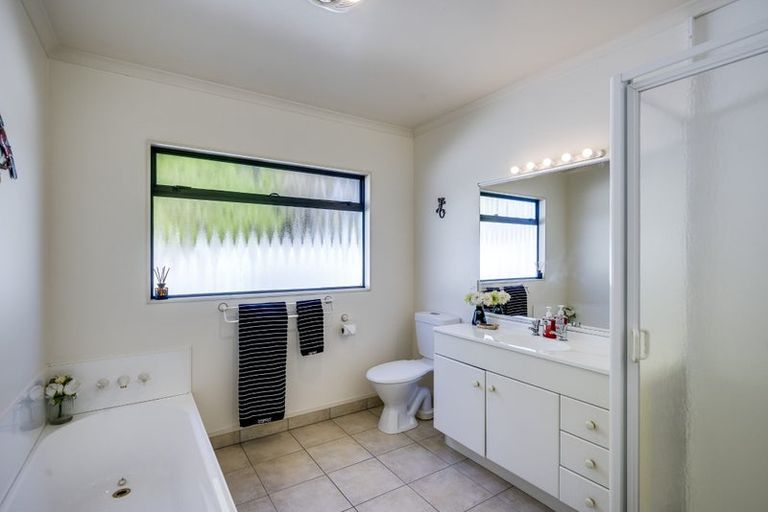 Photo of property in 35 Beaufort Place, Taradale, Napier, 4112
