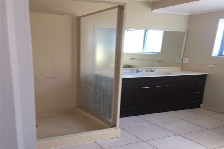 Photo of property in 1b Picasso Drive, West Harbour, Auckland, 0618