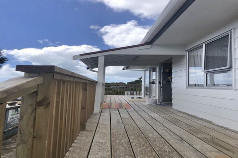 Photo of property in 18 Halldene Terrace, Red Beach, 0932