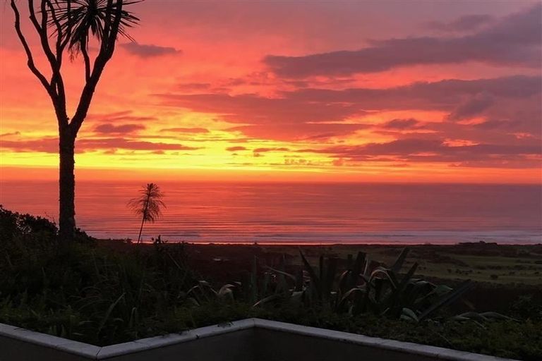 Photo of property in 51 Oaia Road, Muriwai, Waimauku, 0881