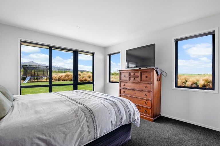 Photo of property in 27 Lapins Way, Waikerikeri, Alexandra, 9391