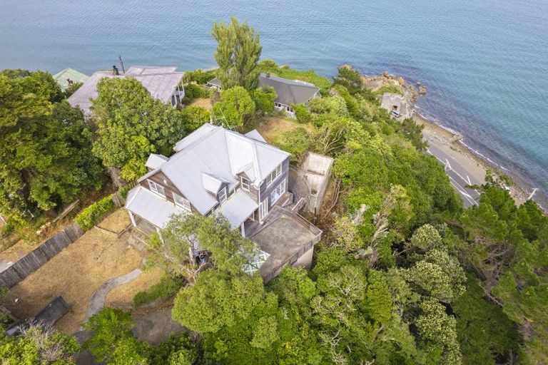 Photo of property in 45 Ferry Road, Days Bay, Lower Hutt, 5013