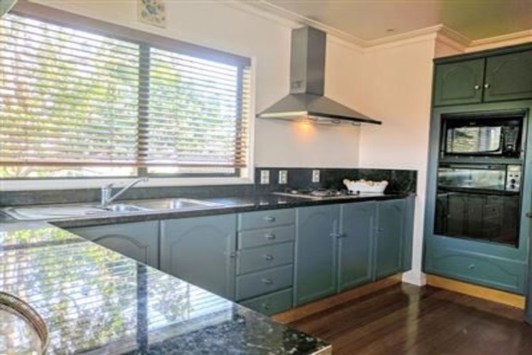 Photo of property in 2/1 Frieston Road, Milford, Auckland, 0620