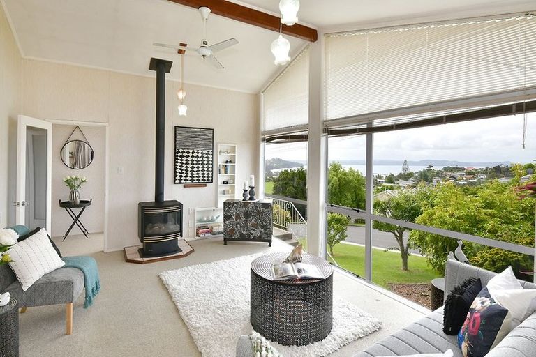 Photo of property in 64 Stanmore Bay Road, Stanmore Bay, Whangaparaoa, 0932