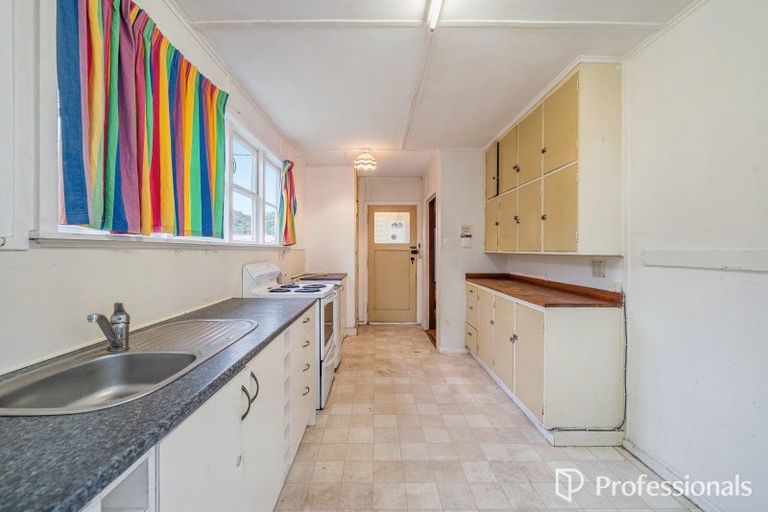 Photo of property in 35 Farmer Crescent, Taita, Lower Hutt, 5011
