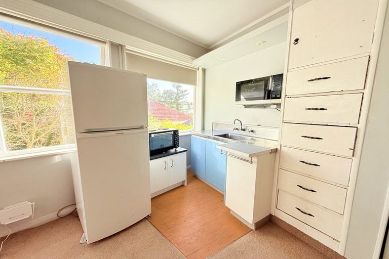 Photo of property in 5 Waiteata Road, Kelburn, Wellington, 6012