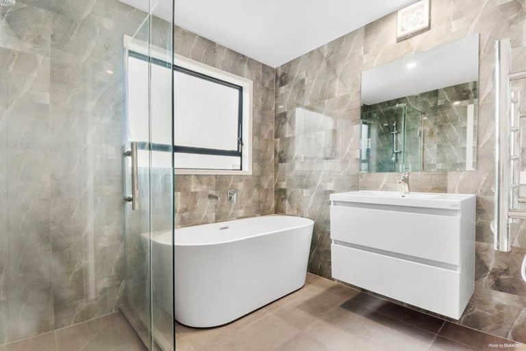 Photo of property in 2/19 Bowman Road, Forrest Hill, Auckland, 0620