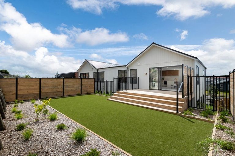 Photo of property in 36b Kukuwai Avenue, Red Beach, 0932