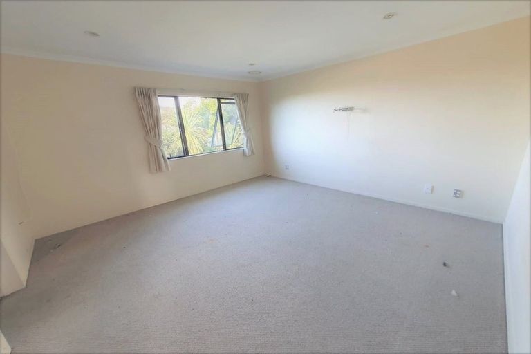 Photo of property in 9 Parkvale Grove, Te Atatu Peninsula, Auckland, 0610