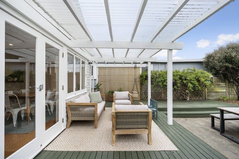 Photo of property in 39 Tuatoru Street, Eastbourne, Lower Hutt, 5013