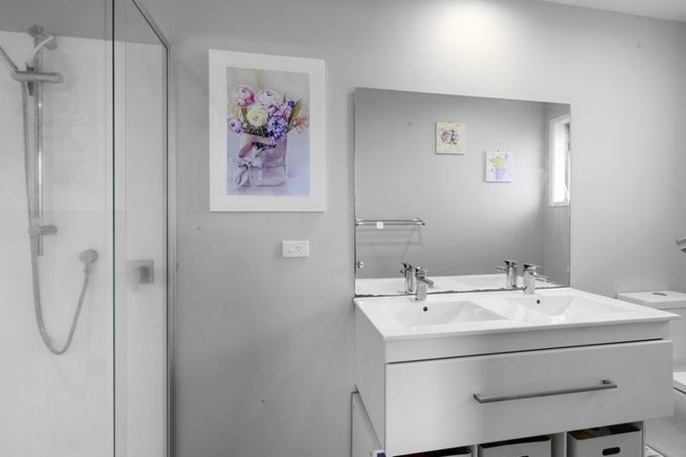 Photo of property in 8 Wentworth Lane, Waiwhakaiho, New Plymouth, 4312