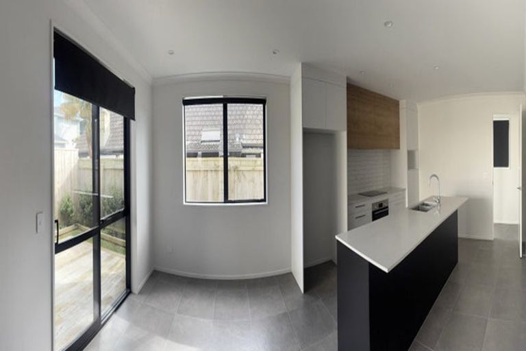 Photo of property in 6b Jern Place, Eastern Beach, Auckland, 2012