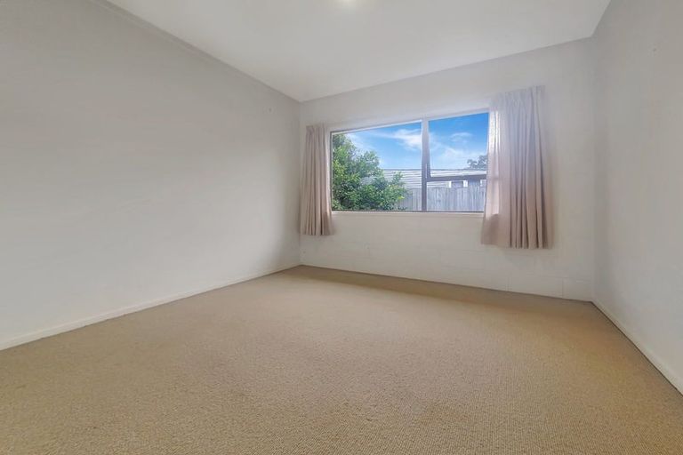 Photo of property in 130a Bruce Mclaren Road, Henderson, Auckland, 0612