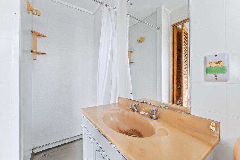 Photo of property in 226 East Coast Road, Forrest Hill, Auckland, 0620