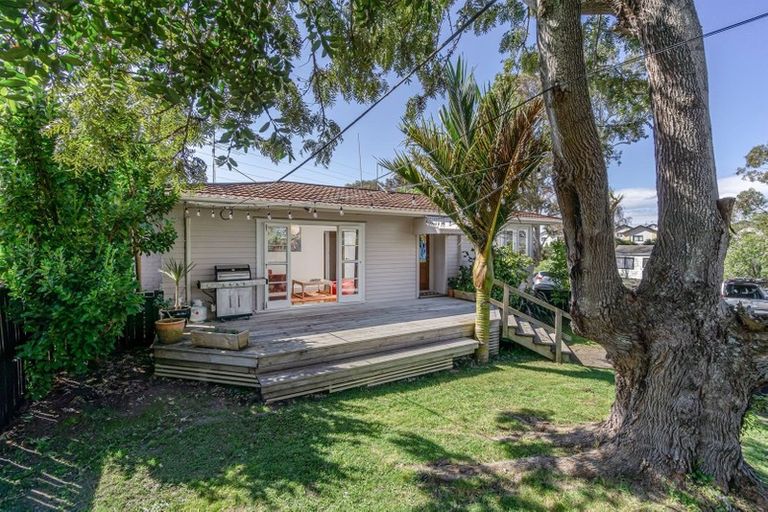 Photo of property in 18 Poto Street, Te Atatu South, Auckland, 0610