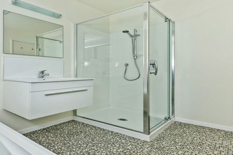 Photo of property in 1/56 Oaktree Avenue, Browns Bay, Auckland, 0630