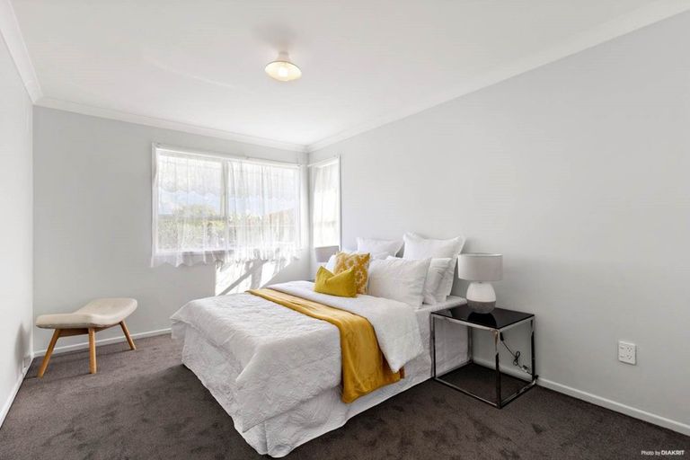 Photo of property in 2/19 Moncrieff Avenue, Clendon Park, Auckland, 2103