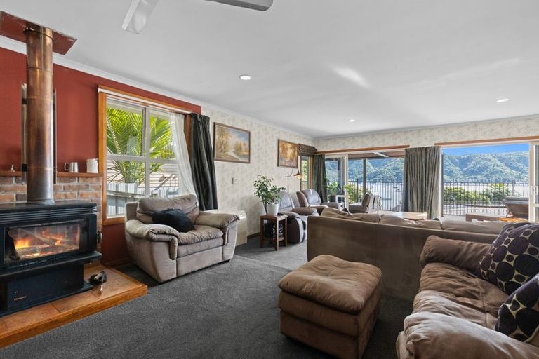 Photo of property in 374a Waikawa Road, Waikawa, Picton, 7220