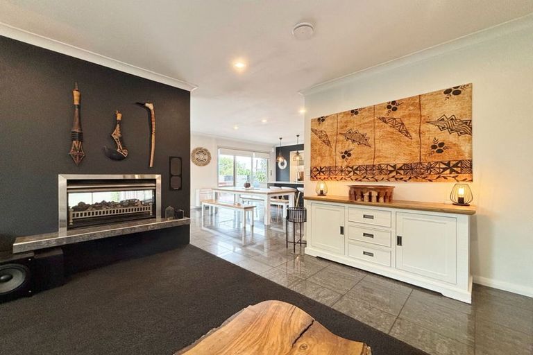 Photo of property in 68 Coolspring Way, Redwood, Christchurch, 8051