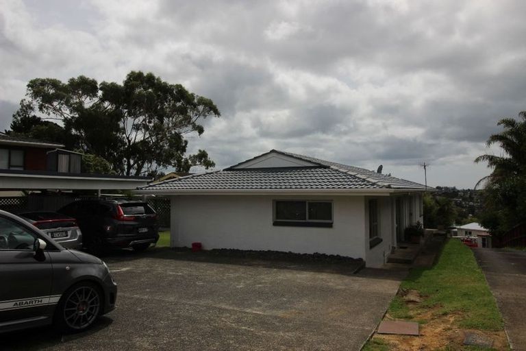 Photo of property in 2/587 Glenfield Road, Totara Vale, Auckland, 0629