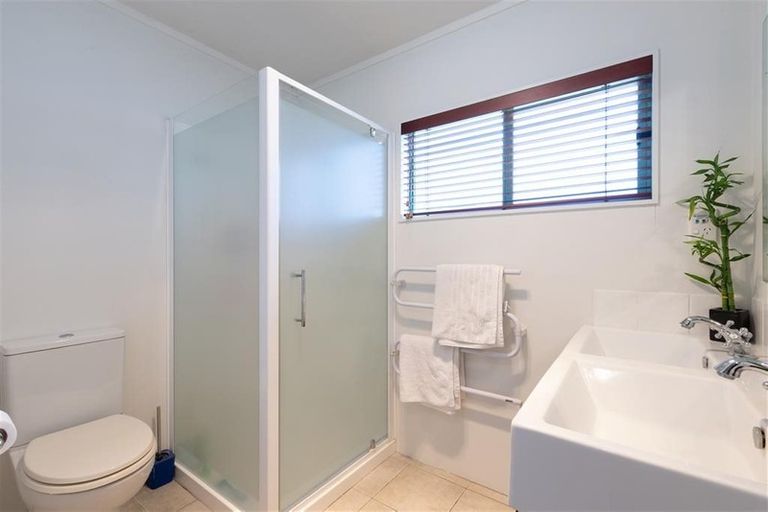 Photo of property in 4 Robinia Place, Snells Beach, 0920