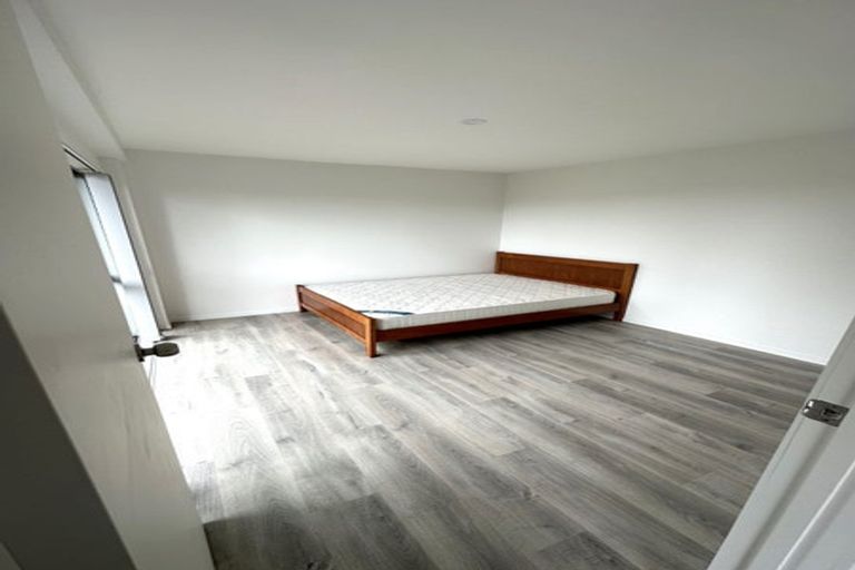 Photo of property in 322 Glenfield Road, Glenfield, Auckland, 0629