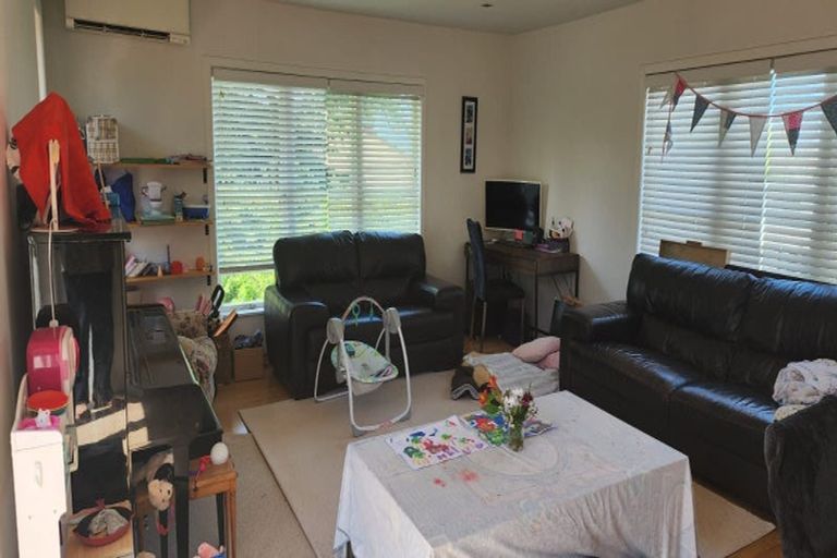 Photo of property in 13 Raleigh Road, Northcote, Auckland, 0627