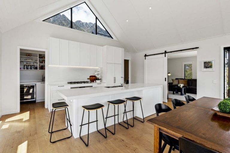 Photo of property in 1 Chimney Lane, Jacks Point, Queenstown, 9371