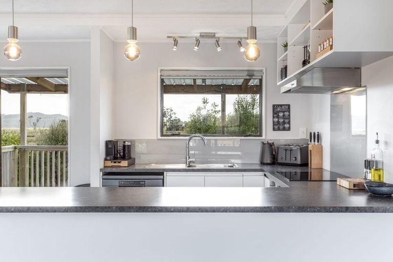 Photo of property in 2/204 Parkhurst Road, Parakai, 0830