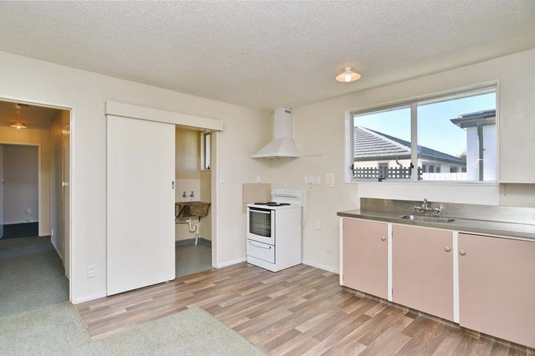 Photo of property in 2/5 Tamarisk Place, Parklands, Christchurch, 8083