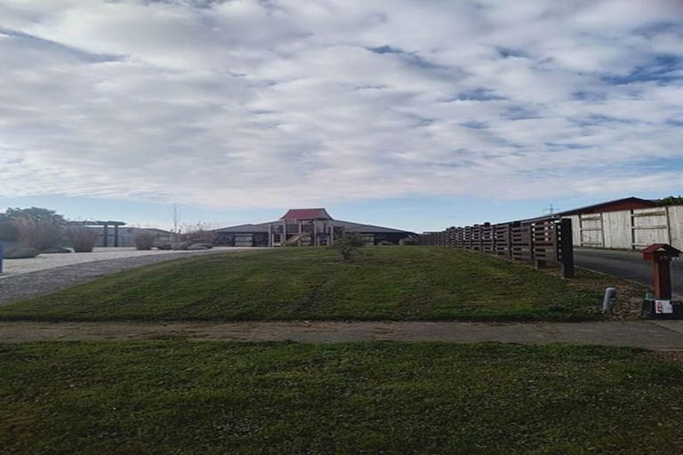 Photo of property in 187 Pacific Drive, Fitzherbert, Palmerston North, 4410