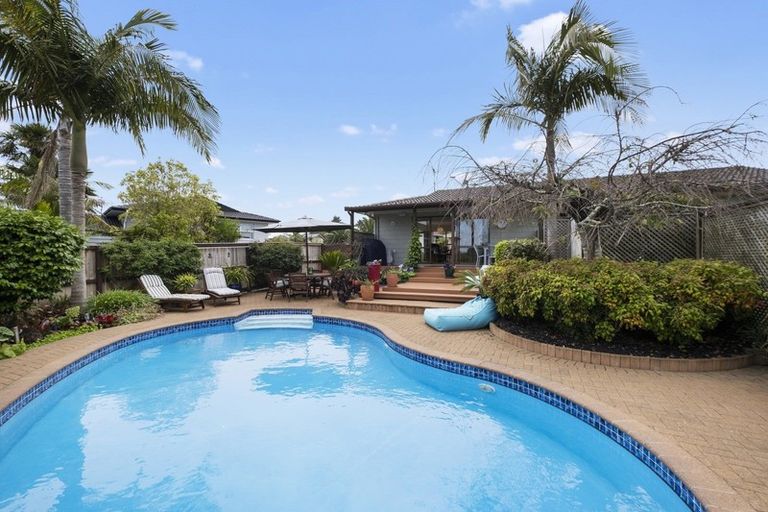 Photo of property in 28 Jandell Crescent, Bucklands Beach, Auckland, 2014