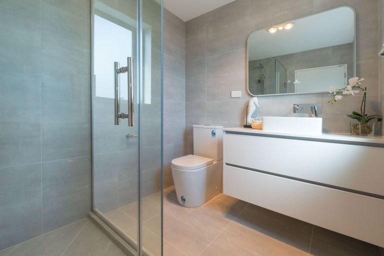 Photo of property in 133a Sunset Road, Totara Vale, Auckland, 0632