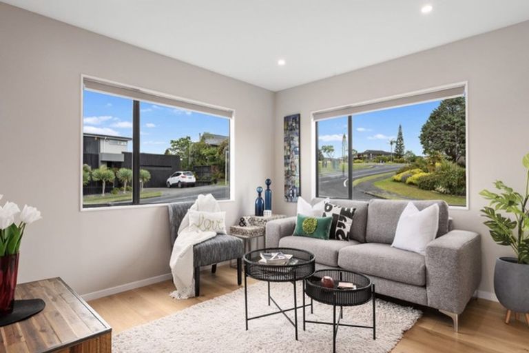 Photo of property in 168 Luckens Road, West Harbour, Auckland, 0618