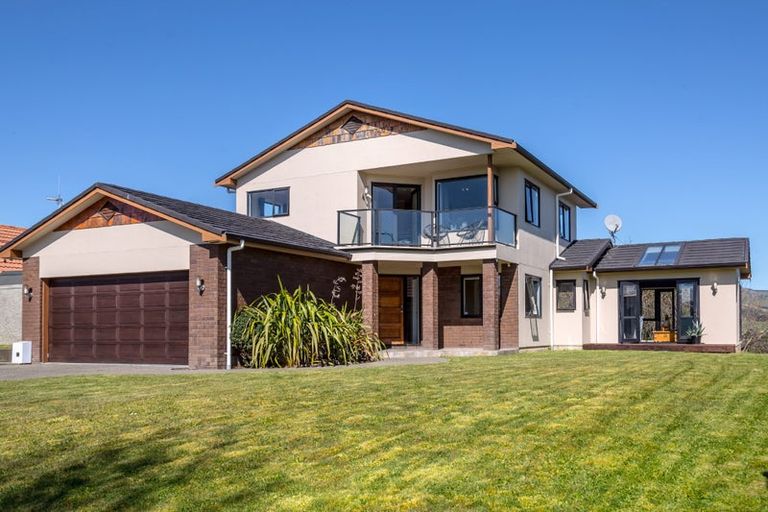 Photo of property in 106 Pacific Drive, Fitzherbert, Palmerston North, 4410