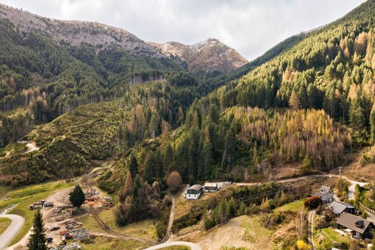 Photo of property in 32 Closeburn Road, Closeburn, Queenstown, 9371