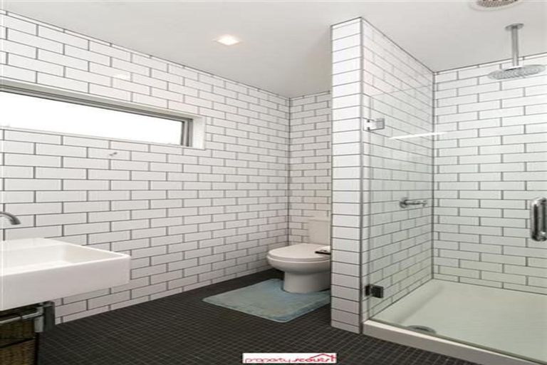 Photo of property in 29 Marine Parade, Macandrew Bay, Dunedin, 9014