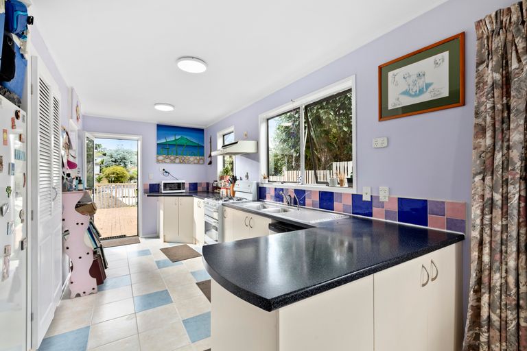 Photo of property in 123 Weatherly Road, Torbay, Auckland, 0630