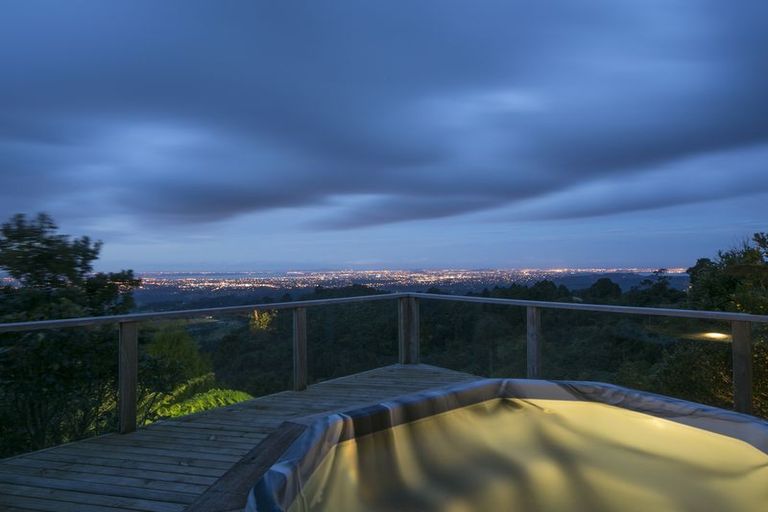 Photo of property in 491 Scenic Drive, Waiatarua, Auckland, 0612