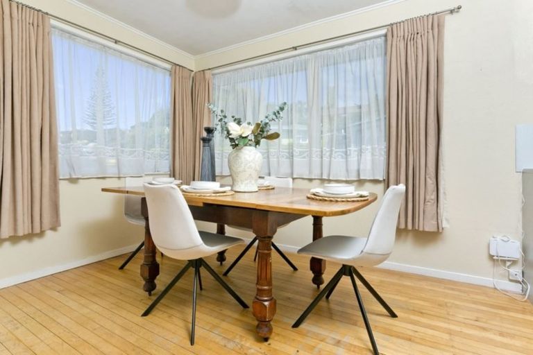 Photo of property in 1/91 Bond Crescent, Forrest Hill, Auckland, 0620