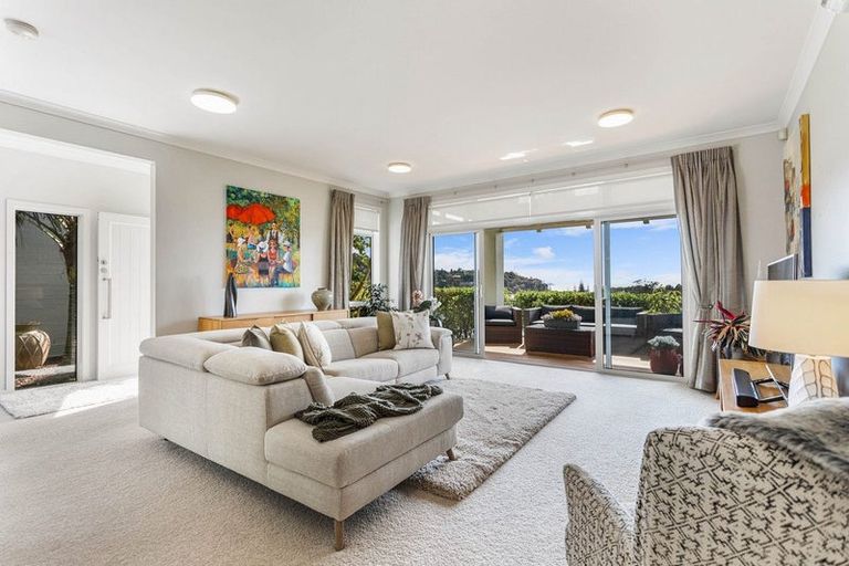 Photo of property in 6 Sunshine Terrace, Orewa, 0931