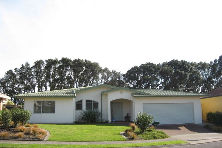 Photo of property in 5 Kawaroa Close, New Plymouth, 4310
